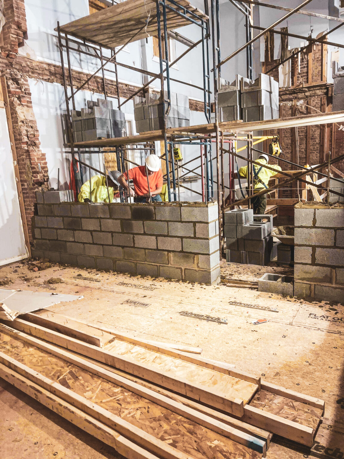 Mason laying concrete block for a new commercial wall